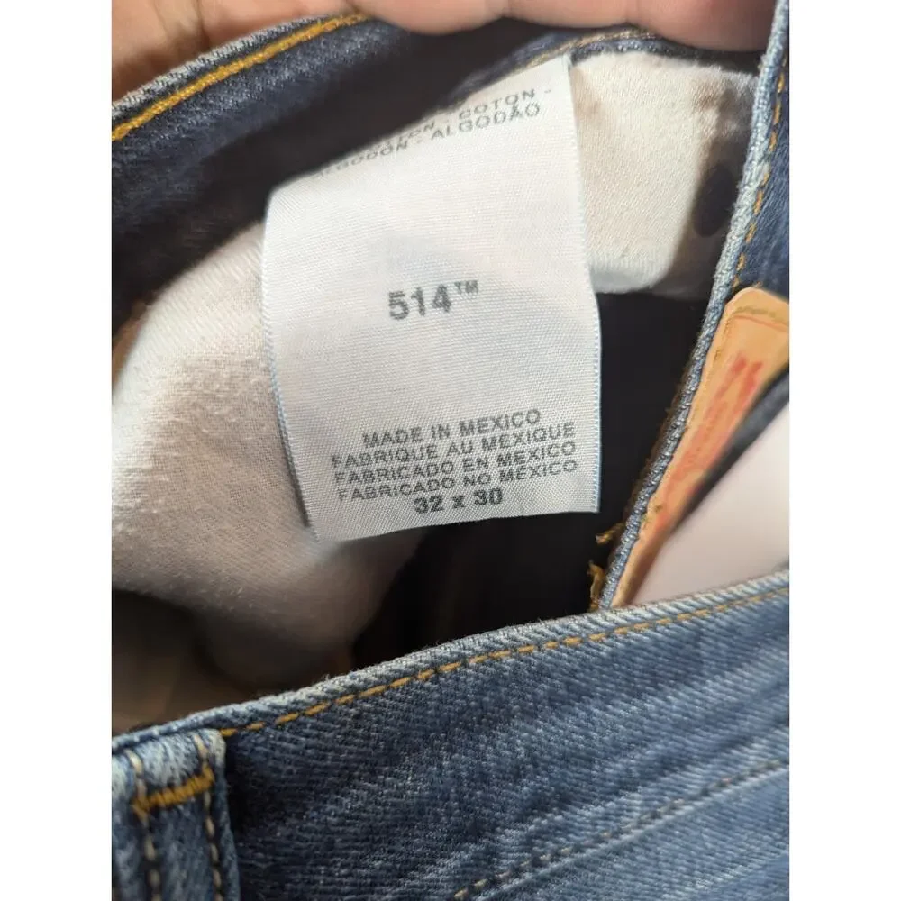 Levi 514 Size 32x30 Mens Jeans Straight Med Wash See wear on bottoms of legs